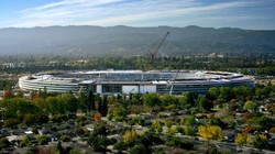 Apple buộc phải phá vỡ quy tắc riêng để tồn tại trong thời buổi dịch bệnh (Ảnh: Phone Arena)