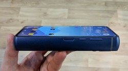 Những chiếc smartphone pin "trâu" đang có mặt trên thị trường (Ảnh: The Verge)