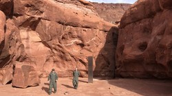 Khối kim loại bí ẩn xuất hiện tại Mỹ (Ảnh: CNN)