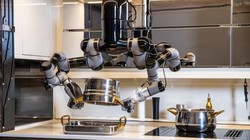 Robot Moley có thể tự nấu ăn và dọn dẹp căn bếp (Ảnh: The Guardian)