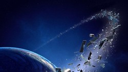 Rác thải vũ trụ là một bài toán "đau đầu" với các cơ quan hàng không vũ trụ trên thế giới (Ảnh: Independent)