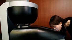 Màn hình TV cho phép người dùng nếm thử hương vị thức ăn (Ảnh: OC)