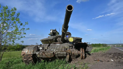 Các chiến binh tình nguyện Ukraine sử dụng xe tăng có biệt danh 'Bunny' để chống lại lực lượng Nga (Ảnh: Business Insider)