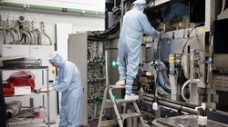 Chiến tranh công nghệ: ASML, Lam Research rút các kỹ sư Mỹ rời khỏi Trung Quốc (Ảnh: SCMP)