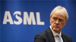 ASML không đồng tình trước các lệnh kiểm soát xuất khẩu của Mỹ (Ảnh: SCMP)