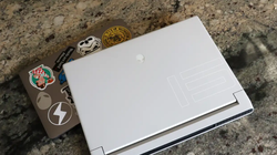 Có nên chuyển từ MacBook sang laptop Windows? (Ảnh: PC World)