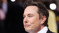 Người dùng Twitter phản đối việc Elon Musk "tặng" tick xanh cho người nổi tiếng (Ảnh: Gizmochina)