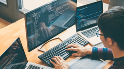 Mức lương IT Việt Nam đang dao động từ 350 USD đến 6.000 USD/tháng. 