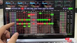 Chứng khoán đỏ lửa, thanh khoản tỉ đô trở lại, cao nhất 6 tháng