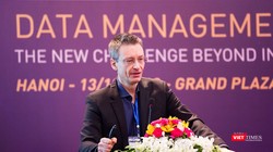 Đồng sáng lập kiêm Giám đốc vận hành Orchestra Networks, Pierre Bonnet phát biểu tại Hội thảo “Quản lý dữ liệu - Thách thức vượt tầm công nghiệp 4.0” ngày 13/12 tại Hà Nội