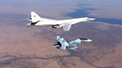 Tiêm kích Su-30SM hộ tống máy bay ném bom chiến lược Tu-160 của Nga tham gia tấn công các mục tiêu khủng bố tại Syria