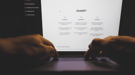 Quá sùng bái và tin tưởng AI trong một số trường hợp có thể gây hại. Ảnh: Singtao.