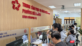 Công chức làm việc tại Trung tâm phục vụ hành chính công phường Hoà Cường, TP Đà Nẵng.