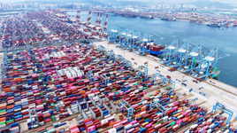 Các container được nhìn thấy tại cảng Thanh Đảo, tỉnh Sơn Đông, miền Đông Trung Quốc vào ngày 4/8. Ảnh: Getty.