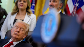 Tổng thống Mỹ Donald Trump xuất hiện tại một sự kiện về việc hạ giá thuốc tại Phòng Bầu dục ở Nhà Trắng vào ngày 6/11. Ảnh: Getty.