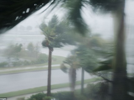 "Quái vật" Irma cuồng nộ khiến Florida (Mỹ) tan hoang