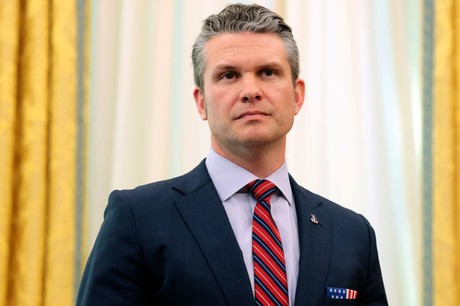 Người đứng đầu Lầu Năm Góc đưa ra lựa chọn giữa “chiến tranh” và “quốc  phòng”