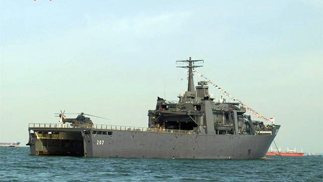 Tàu Hải quân Singapore thăm Cam Ranh Hạm đổ bộ Hải quân Singapore tàu RSS ENDURANCE đến thăm Cam Ranh