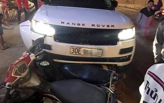 Khởi tố đối tượng trộm xe Range Rover, gây tai nạn liên hoàn trên đường Hoàng Quốc Việt Ảnh hiện trường hôm 28/4