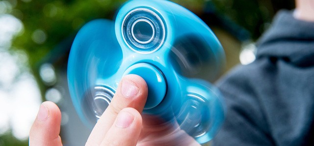 Cơn sốt mang tên Fidget Spinner: lãi kinh khủng Nhanh như tốc độ xoay của cái Fidget Spinner vậy.