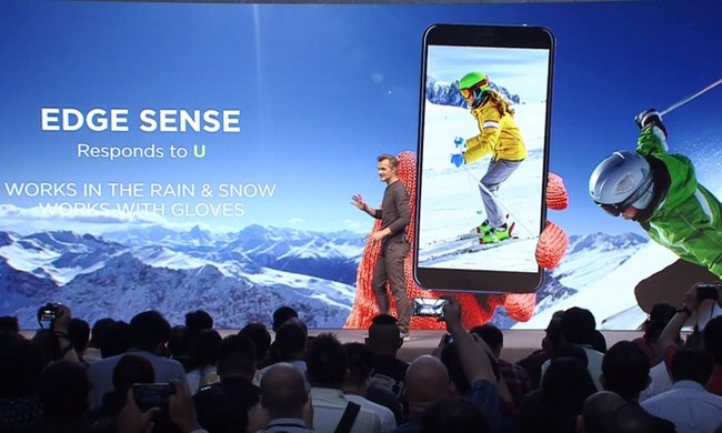 Tính năng Edge Sense trên HTC U 11 làm được gì? HTC U 11