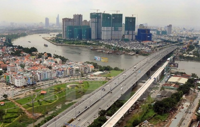 Lập Hội đồng thẩm định Nhà nước công trình đường sắt đô thị TP HCM Cầu vượt đường sắt đô thị tuyến Metro số 1 vượt sông Sài Gòn. (Ảnh: An Hiếu/TTXVN)