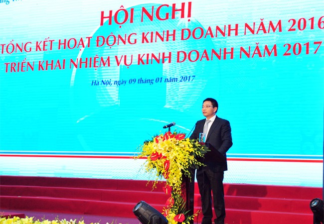 VietinBank báo lãi 8.250 tỷ đồng trong 2016: Quán quân lợi nhuận? Ông Nguyễn Văn Thắng - Chủ tịch HĐQT VietinBank báo cáo kết quả kinh doanh của VietinBank 2016 Hội nghị (ảnh Tiến Lâm).