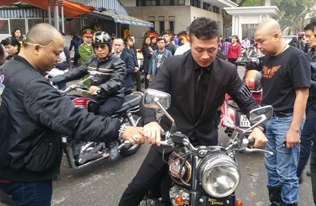 Tiếng môtô rền vang tiễn đưa Trần Lập Tiếng môtô rền vang tiễn đưa Trần Lập