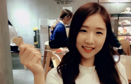 Video: Cô gái Hàn ngọng nghịu hát tiếng Việt đốn tim dân mạng Video: Cô gái Hàn ngọng nghịu hát tiếng Việt đốn tim dân mạng