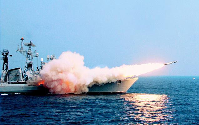 Video: Ấn Độ lên kế hoạch cung cấp BrahMos cho ASEAN Theo phía Ấn Độ, BrahMos được xem là tên lửa hành trình đối hạm bay nhanh nhất thế giới, có thể phóng từ tàu chiến, tàu ngầm, trên mặt đất cũng như từ chiến đấu cơ.