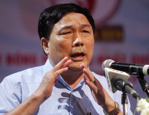“Cái gì DN làm được thì Nhà nước thôi. Cứ lấy tiền “chùa” thì thất thoát càng cao, lợi ích nhóm càng lớn“ Ông Nguyễn Văn Đệ, Chủ tịch Công ty CP Hợp Lực, Chủ tịch Hiệp hội DN tỉnh Thanh Hóa, Chủ tịch Hiệp hội Bệnh viện tư nhân Việt Nam.