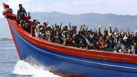 Chấn động: Úc trả tiền cho tàu buôn người để ‘yên thân’ ruyền thông Úc và Indonesia tiết lộ cảnh sát biển Úc đã trả tiền để những kẻ buôn người quay tàu về Indonesia