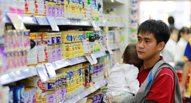 Áp trần giá sữa: Doanh nghiệp gặp khó Việc áp trần giá sữa sẽ kéo dài đến ngày 31/12/2016