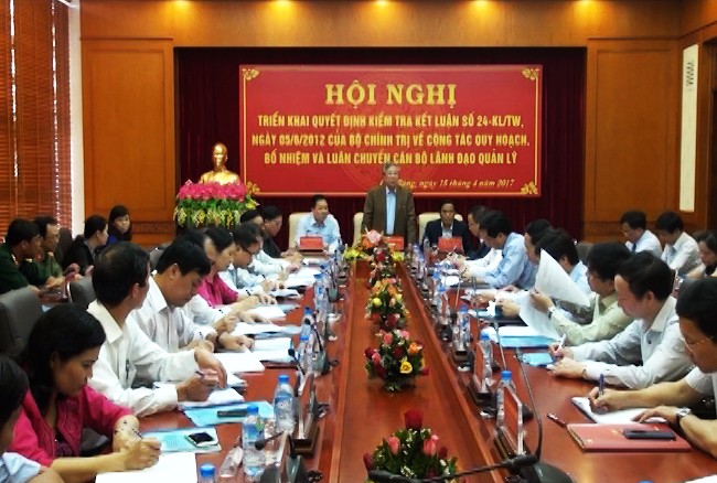 Lập 5 đoàn kiểm tra việc quy hoạch, luân chuyển cán bộ Đoàn công tác của Bộ Chính trị làm việc với tỉnh Cao Bằng về công tác cán bộ. Ảnh: Đài PTTH Cao Bằng