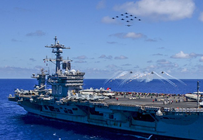 Tàu sân bay Mỹ, Trung Quốc có thể chạm trán nhau trên Biển Đông Tàu sân bay Carl Vinson của Mỹ