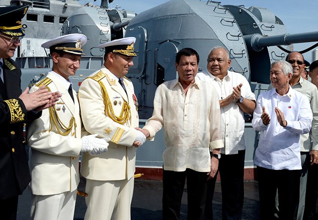 Ông Duterte mong Nga thành đồng minh và bảo vệ Philippines Ông Duterte thăm khu trục hạm Nga