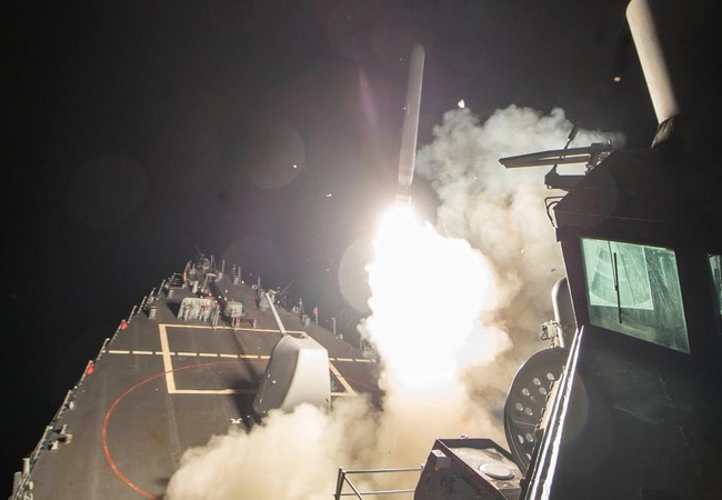 59 tên lửa Tomahawk Mỹ tấn công Syria: Hậu họa khó lường Khu trục hạm Mỹ phóng tên lửa Tomahawk
