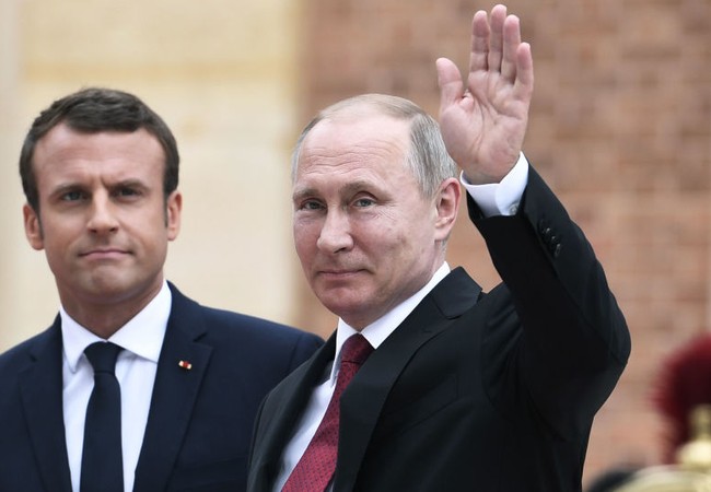 Ông Putin với “ván bài lật ngửa” tại Pháp Tổng thống Nga Putin và tổng thống Pháp Macron