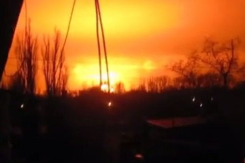 Donetsk rung chuyển sau vụ nổ ‘như bom hạt nhân’ Quả cầu lửa xuất hiện trên bầu trời Donetsk sau vụ nổ rung chuyển thành phố.