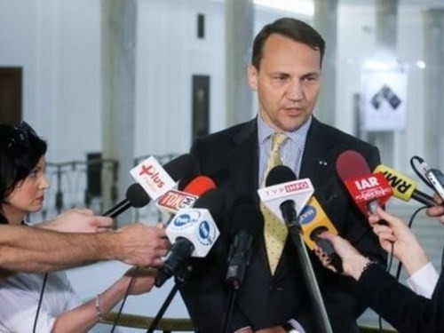 Sau scandal động trời, 3 bộ trưởng Ba Lan phải từ chức Cựu Bộ trưởng Ngoại giao, Chủ tịch Quốc hội Ba Lan Sikorski dính "cú vạ miệng" đắt giá