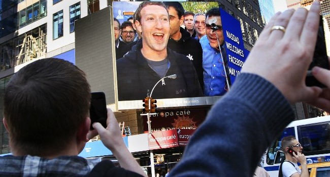 Facebook vượt giá trị gã khổng lồ bán lẻ Walmart Facebook vượt giá trị gã khổng lồ bán lẻ Walmart