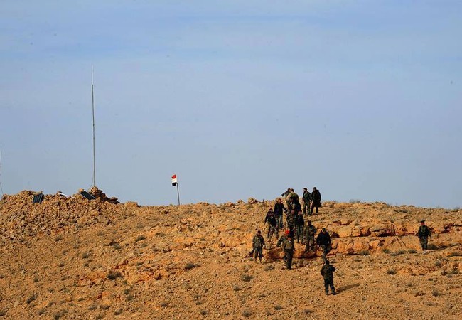 Quân đội Syria giành một đỉnh núi then chốt, tiến gần hơn đến Qaryatayn Quân đội Syria giành một đỉnh núi then chốt, tiến gần hơn đến Qaryatayn
