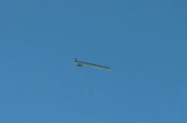Chiến sự Syria: Nga phóng tên lửa chiến lược Kh-555 tấn công khủng bố Tên lửa hành trình chiến lược được phóng đi từ máy bay Tu-95SM