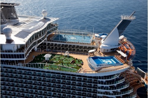 9 chiếc tàu du lịch siêu sang bậc nhất hành tinh Siêu tàu du lịch Oasis of the Seas