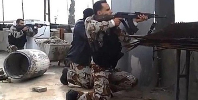 Video chiến sự Syria: Xe tăng bắn tỉa phiến quân ở Aleppo, bẫy mìn hốt gọn tốp khủng bố Binh sĩ lực lượng vũ trang địa phương NDF tấn công các tay súng cực đoan ở Aleppo