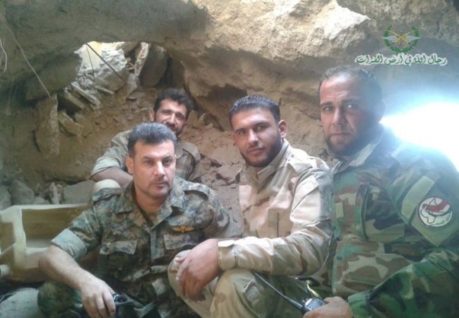 Quân đội Syria phá hủy hầm ngầm của IS (video) Lực lượng vũ trang địa phương NDF trên chiến trường Deir ez Zor
