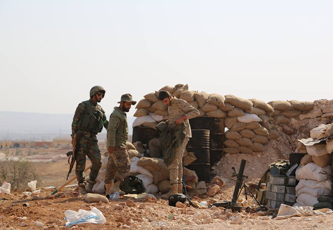 Video chiến sự Syria: Sập bẫy hỏa lực, gần 70 phiến quân chết thảm Binh sĩ quân đội Syria trên chiến trường Daraa