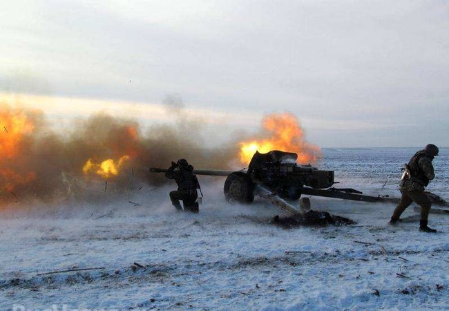 Chiến sự Ukraine: Hàng chục binh sĩ Kiev tử trận ở “nồi hầm” Debaltsevo Pháo binh Ukraine pháo kích vào vùng Lugansk