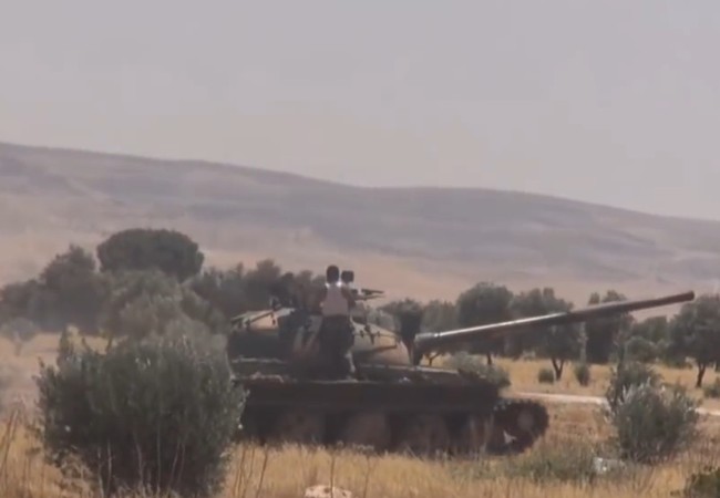 Chiến sự Syria: Tấn công thất bại, hàng chục phiến quân thánh chiến mất mạng Xe tăng quân đội Syria trên chiến trường tỉnh Hama