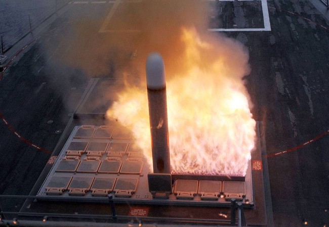 36 tên lửa Tomahawk Mỹ tập kích Syria “biến mất“: Nga ra tay hay chuyện gì? Tên lửa Tomahawk phóng tên từ tàu khu trục Mỹ